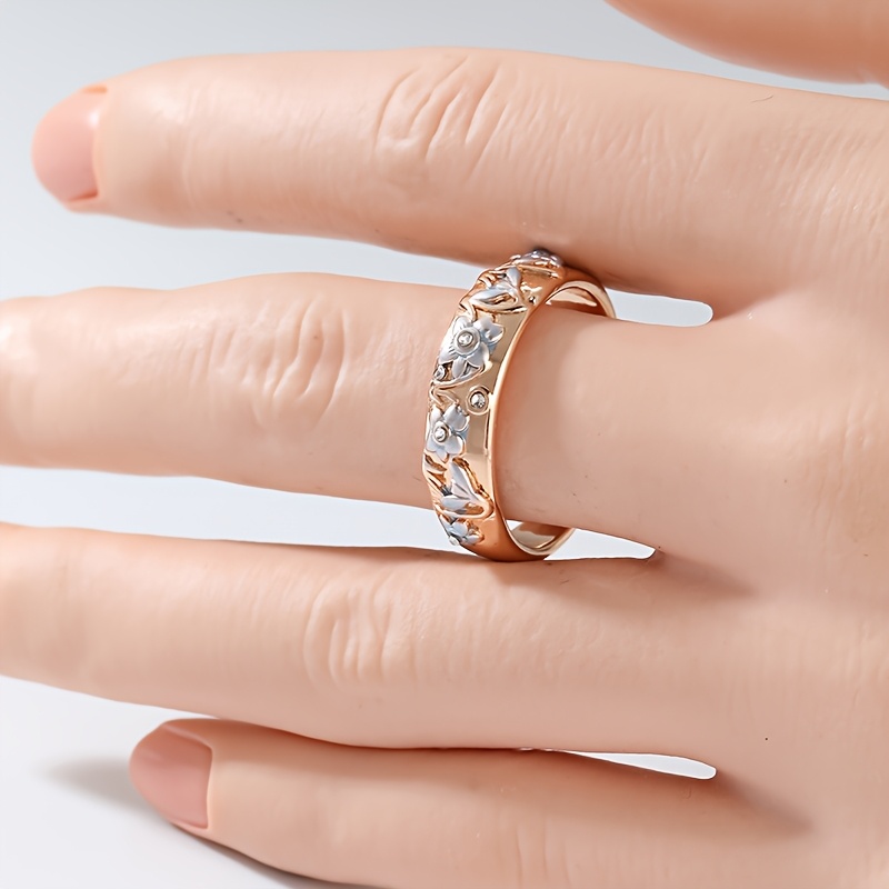 Elegant Floral Contour Ring with Enameled Design